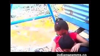 Memuaskan Hasrat Dengan Payudara Desi Yang Menggoda