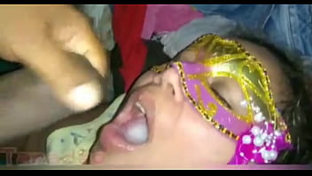 Gadis Nakal Menenggak Cairan Pejantan Dari Batang Kemaluannya
