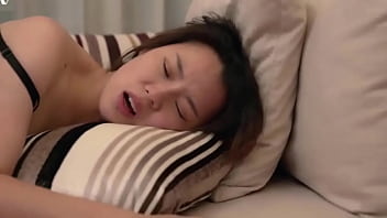 Gaun Dalam Seksi Si Gadis Tiongkok
