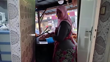 Ibu Rumah Tangga Muslim Indonesia Montok Dan Menggoda