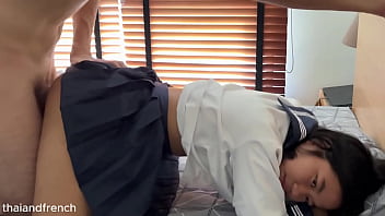 Amateur Thailand 18 Tahun Dengan Memek Sempit Tak Kuasa Menahan Kontol Bule