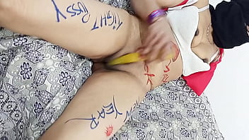 Pesta Tahun Baru Dan Natal, Dildo Menggila Menusuk Besar Pantat Dan Memeknya Yang Mengenakan Gaun Merah, Kutang Putih, Dan Jilbab Hitam