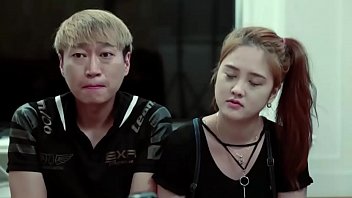 Dua Cewek Korea 18 Tahun Yang Menggoda Dan Panas