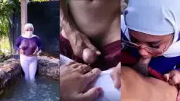 Mandi Panas Bareng Emak-emak Tua Di Kolam Renang
