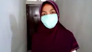 Masturbasi Dengan Jilboobs Bermasker Yang Menggoda