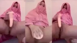Masturbasi Menggila Dengan Mukenah Pink Yang Membuatku Tak Kuasa Menahan Nafsu