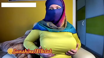 Gadis Muslim Berhijab Dari Timur Tengah Dengan Payudara Besar Di Rekaman Kamera Tanggal 2 November