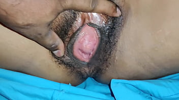 Desi Bhabhi Ki Chut Bahut Mast Aur Juicy Hai