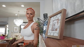 Pembantu Seksi Jadi Kotor Dan Liar – Violet Starr, Phoenix Marie