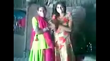 Kesenangan Lesbian Desi Yang Menggoda