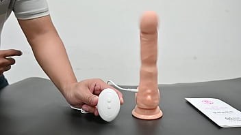 Uji Coba Dildo Dengan Remote Control Pengisian Daya, Getaran, Dan Fungsi Pemanas Untuk Mengecek Kualitas Dari Pabrik China.