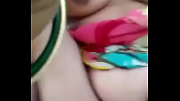 Desi Roshni Bhabhi Memamerkan Tubuh Seksi Dan Menggoda