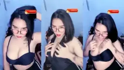 Angell99 Asyik Menjilati Kemaluannya Sendiri Yang Basah Dan Menggoda