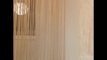Gadis Asia Yang Menggoda Di Depan Kamera