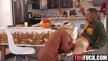 Rasanya Mirip Kalkun Thanksgiving Saat Kami Bertukar Pasangan Dan Saling Mencicipi