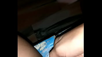 Istri Desi Jari-jemari Menggoda