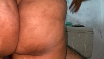 Adik Tiriku Ketahuan Mandi Telanjang Saat Semua Keluarga Pergi, Aku Langsung Gagal Kendalikan Nafsu Dan Menghamili