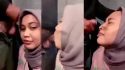 Gadis Berhijab Manis Mengulum Hingga Meleleh Di Wajahnya