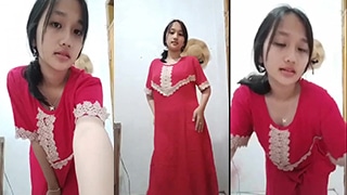 Nadia, Si Budak Seksi Yang Menggoda Dengan Daster Merahnya Yang Transparan