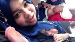 Ranjang Mobil Bergoyang, Tante Berjilbab Mengulum Batang Panjangku
