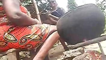 Dia Menangkapku Berhubungan Intim Dengan Saudara Tiriku Di Rumah Nenek Tiriku, Lalu Bergabung Dalam Nafsu Kami, Adegan Berdosa Di Suatu Tempat Di Afrika Bagian 2