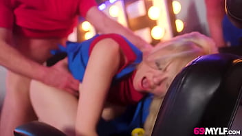 Gadis Pirang Seksi Barbie Di Pantai Menggoda Karyawan Masuk Ke Toko Penuh Kenikmatan
