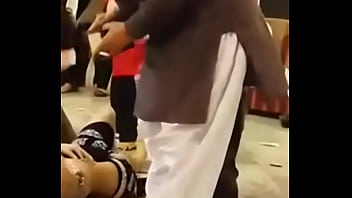 Pesta Cewek Ngebor: Tarian Eksklusif Desi Yang Bikin Bergoyang