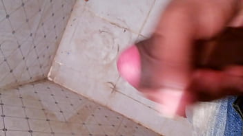 Gadis India Yang Menggoda Dengan Lekuk Tubuh Sensual Dan Aura Erotis Yang Memikat