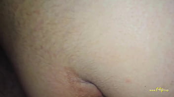 Masuk Keluar Pantat Ibu Tiri Yang Menggoda
