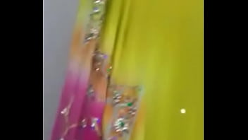 Gadis India Yang Menggoda Dengan Lekuk Tubuh Yang Memabukkan