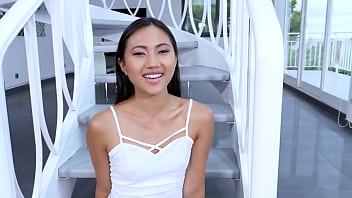 May Thai, Si Kecantikan Asia Dengan Kontol Besar, Memberikan Blowjob Pov Dan Menelan Sperma Dalam Jumlah Banyak