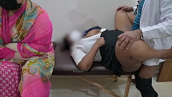 Murid Digencet Habis-habisan Di Depan Ibunya
