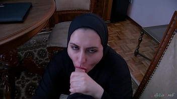 Transaksi Abad Ini Ditutup Dengan Arab Berjilbab Yang Mengisap Penaku – Lilimissarab
