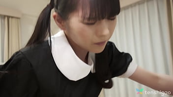 Sumire Mizuno, Pelayan Jepang Yang Menggairahkan, Menghisap Dan Menaiki Dengan Penuh Gairah Membara.