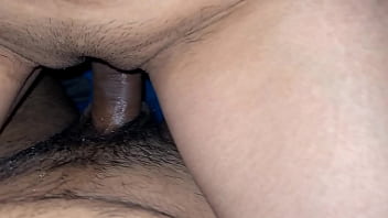 Bidadari Panas Di Musim Dingin: Bhabhi Menggoda Dalam Selimut Tebal