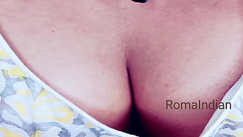Gadis Seksi Pamer Belahan Dada Menggoda Untuk Saudara Tiri