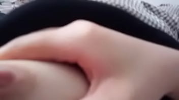 Gadis Tionghoa Berpose Seksi Untuk Kamera Sendiri