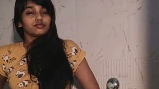 Gadis Seksi India Telanjang Mandi Di Kamar Mandi