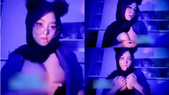 Lyorichan Berhijab Menggoda, Remas Payudara Montoknya Yang Menggairahkan