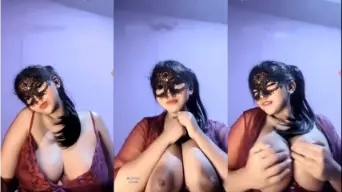 Miss Pearl Tobrut, Si Mungil Yang Menggoda Dengan Bling2 Panasnya