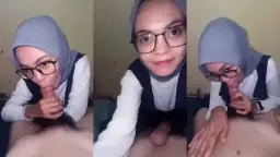 Mutia Berkerudung Mengisap Kontol Kekasihnya