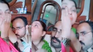Nafsu Menggila, Bibirku Menjelajahi Payudara Bhabhi Yang Menggoda