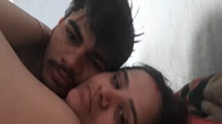 Pasangan Bihari Telanjang Dalam Video Mesra Penuh Gairah