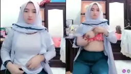 Perawat Genit Buka Dada Dan Pamer Payudara Montok Di Siaran Langsung