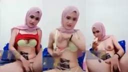Tante Eyra Berjilbab Cantik Mengocok Memeknya