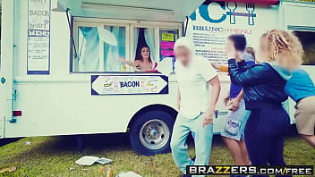 Ketika Truk Makanan Bergoyang: Alex Blake Dan Sean Lawless Beraksi Dengan Liar