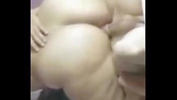 العاهرة دي بتعشق الزب اللي بيفضلها