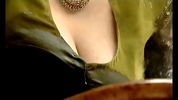 Bhabhi Desa India Lagi Cuci Mobil..{ade