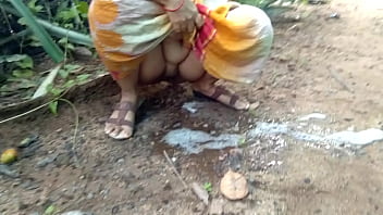 Tante Desi Buang Air Kecil Di Alam Liar, Wajib Ditonton!