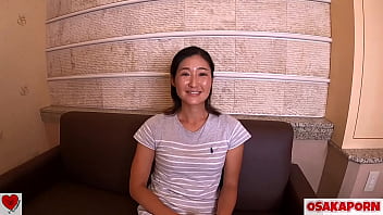 Aki, Pria Jepang Berotot Seksi, Menikmati Malam Panas Di Osaka.